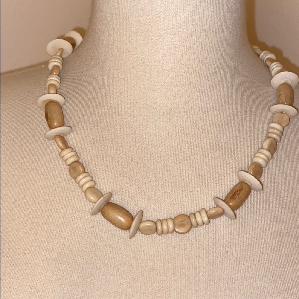 Beaded necklace necklace.